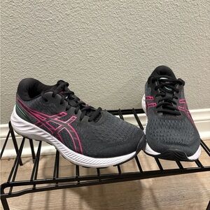 A
Oasics Women's Black and Pink Running Shoes